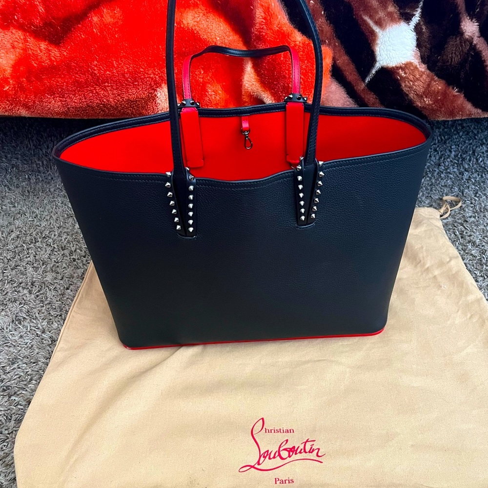 CHRISTIAN LOUBOUTIN
Cabata Calf Empire Black Medium Tote